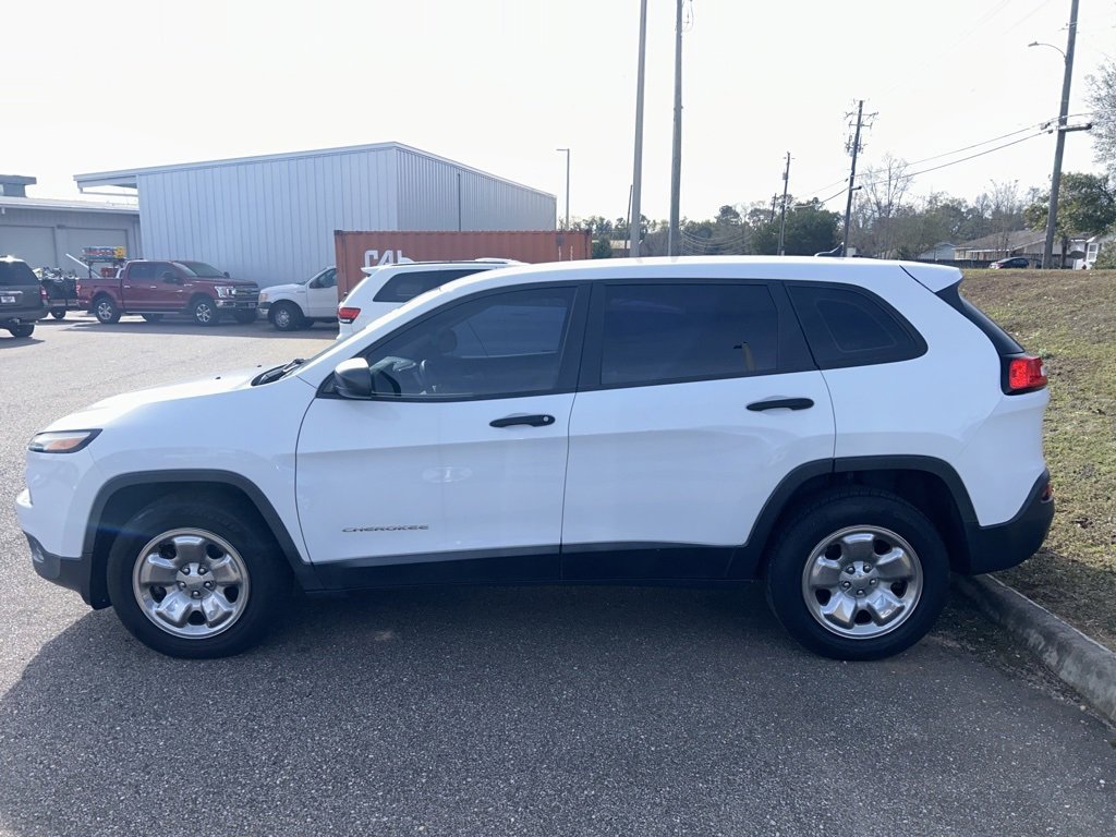 Used 2016 Jeep Cherokee Sport image 2