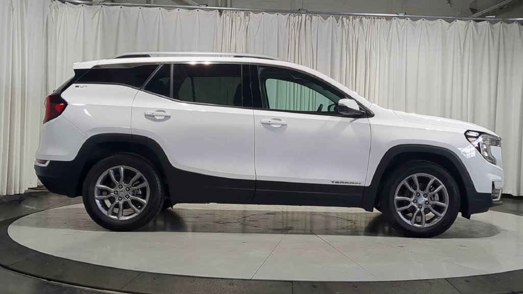 Used 2023 GMC Terrain SLT w/ Tech Package AWD/4WD image 11