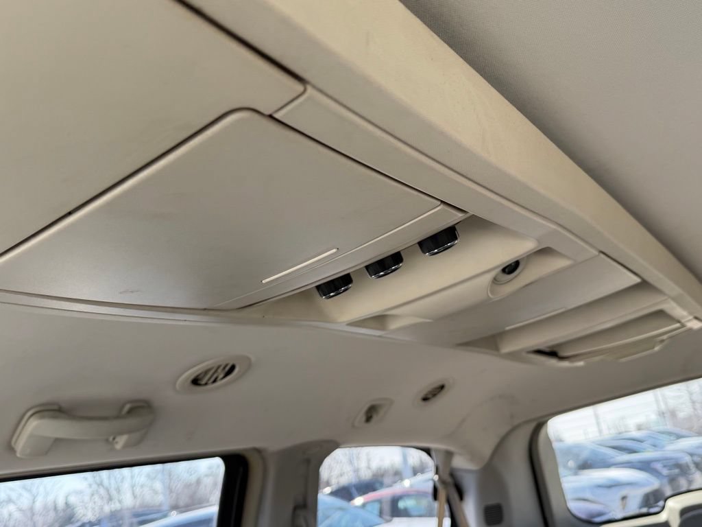 Used 2008 Chrysler Town & Country Touring FWD image 27