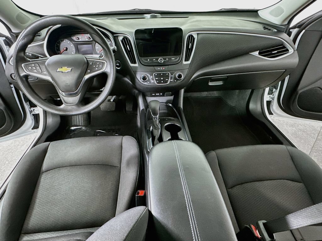 Used 2025 Chevrolet Malibu LT FWD image 16