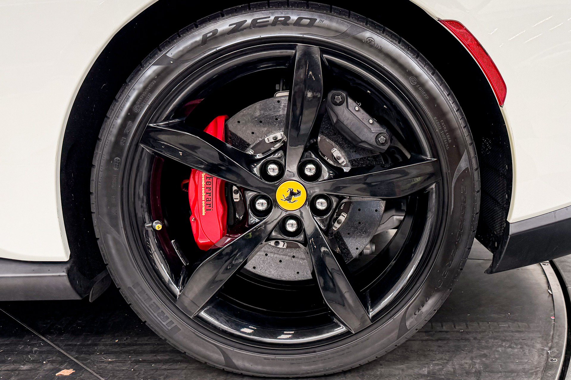 Used 2020 Ferrari Portofino RWD image 11