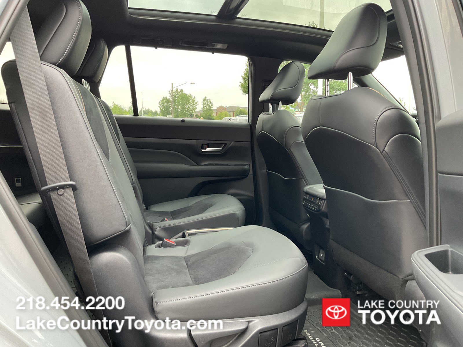 Used 2025 Toyota Grand Highlander AWD Hybrid image 17