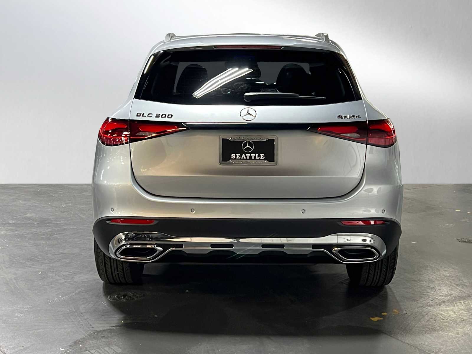 Used 2025 Mercedes-Benz GLC 300 4MATIC image 4