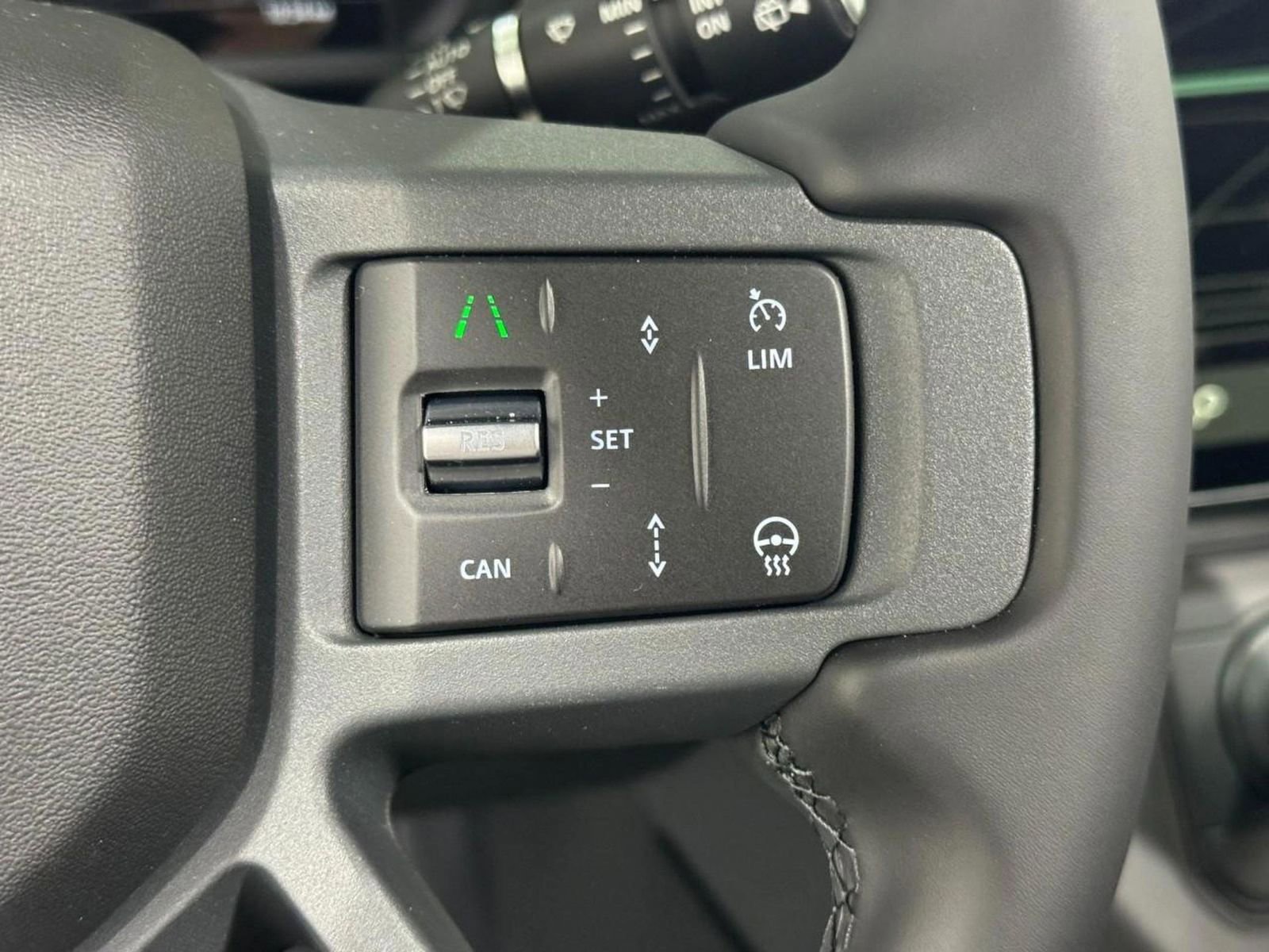 New 2026 Land Rover Defender 130 X-Dynamic SE image 31