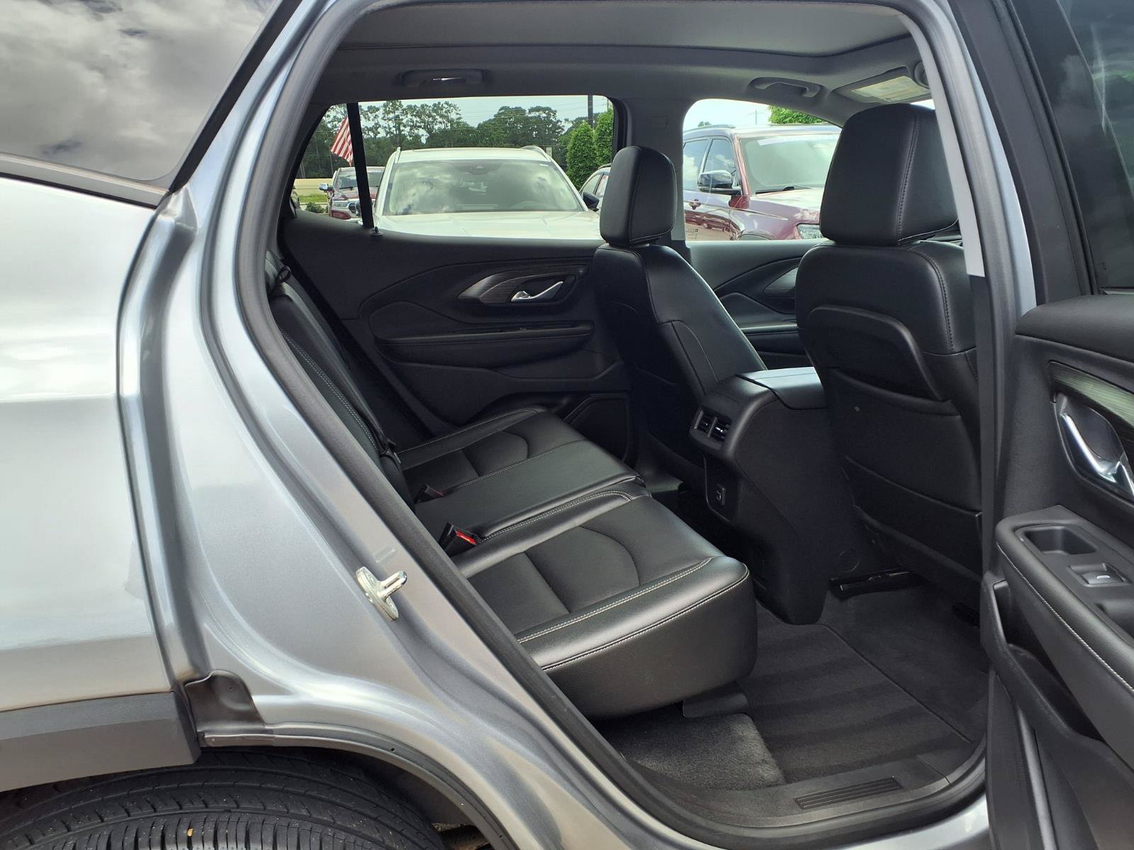 Used 2024 GMC Terrain SLT FWD image 8