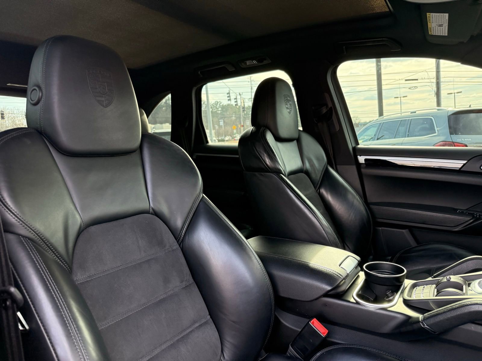 Used 2017 Porsche Cayenne image 33