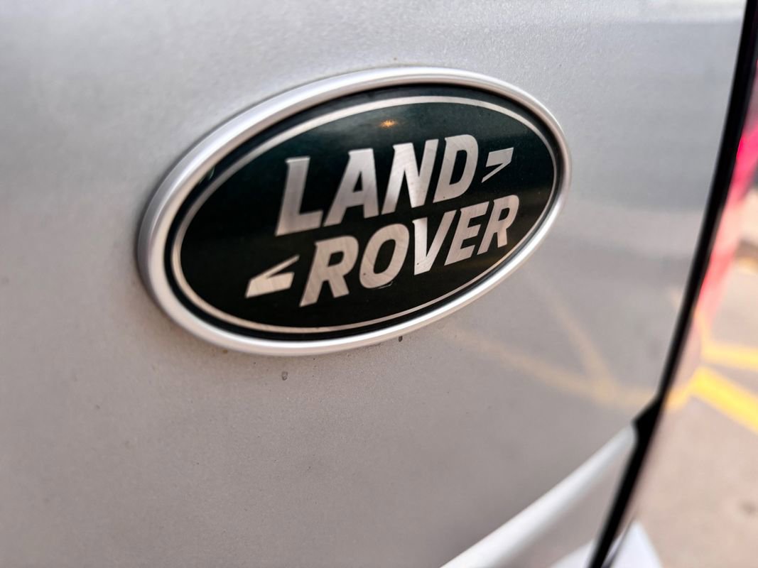Used 2017 Land Rover Range Rover HSE image 12