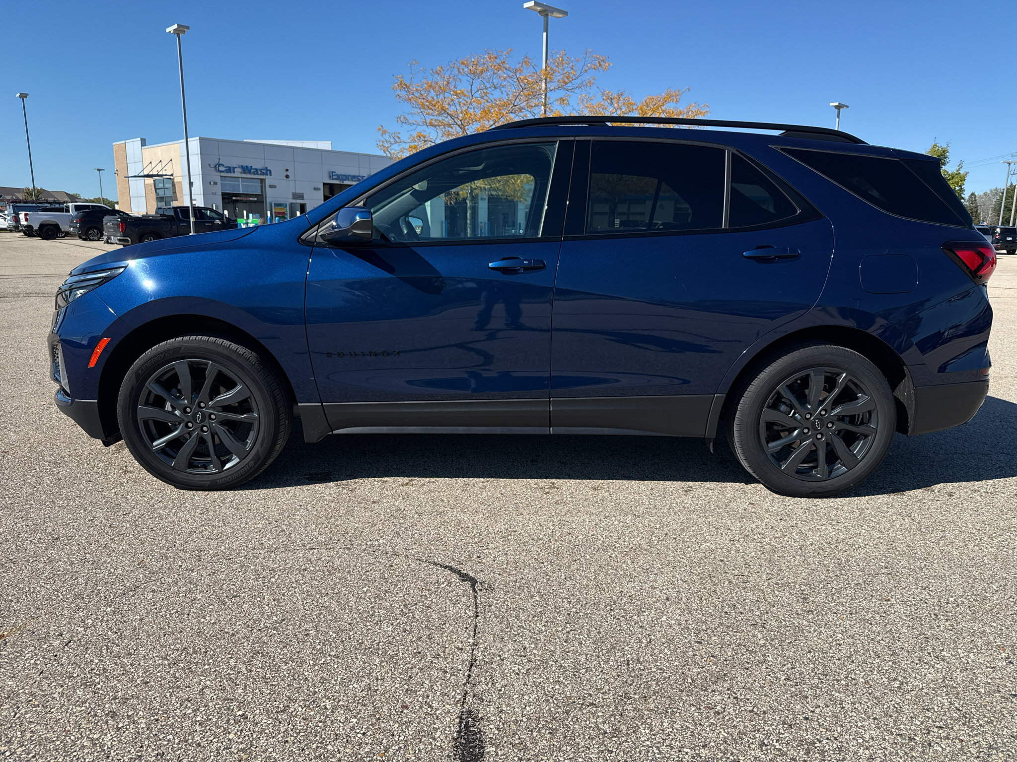 Used 2023 Chevrolet Equinox RS AWD/4WD image 2