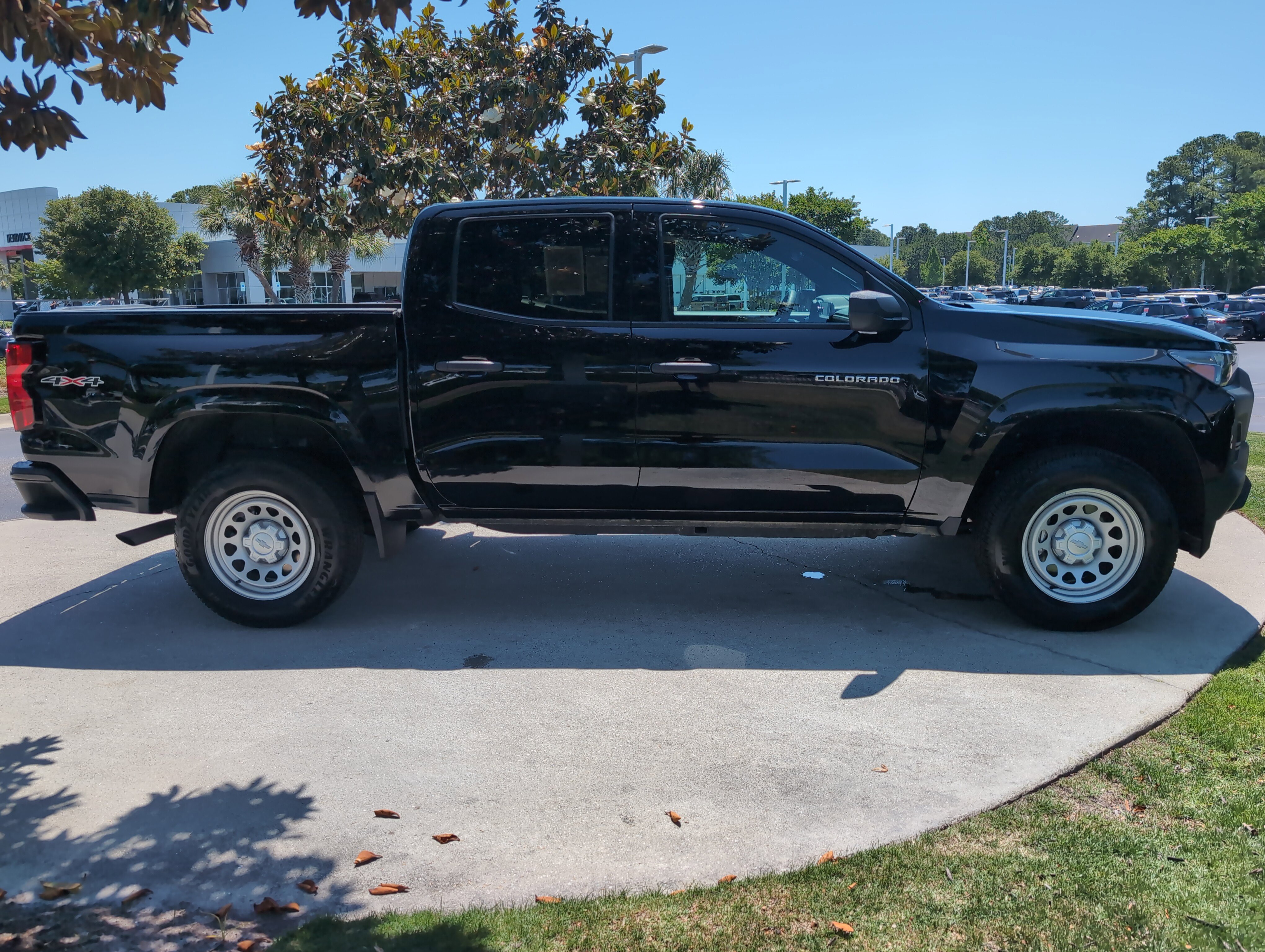 Used 2025 Chevrolet Colorado W/T AWD/4WD image 11