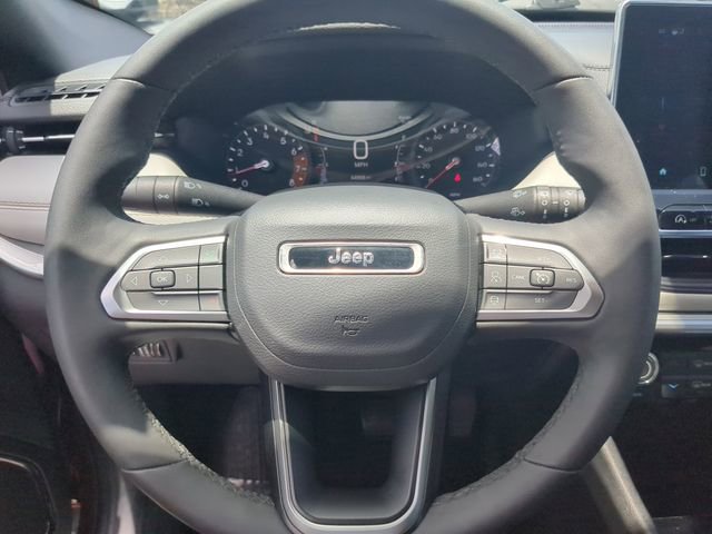 Used 2025 Jeep Compass Limited AWD/4WD image 32