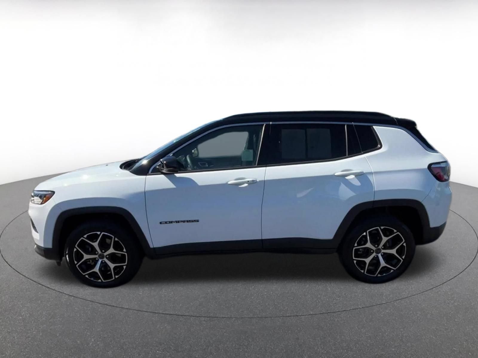 Used 2025 Jeep Compass Limited AWD/4WD image 9