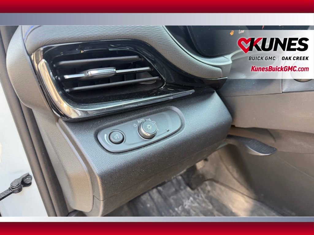 Used 2025 Buick Envista Sport Touring w/ Convenience II Package FWD image 11