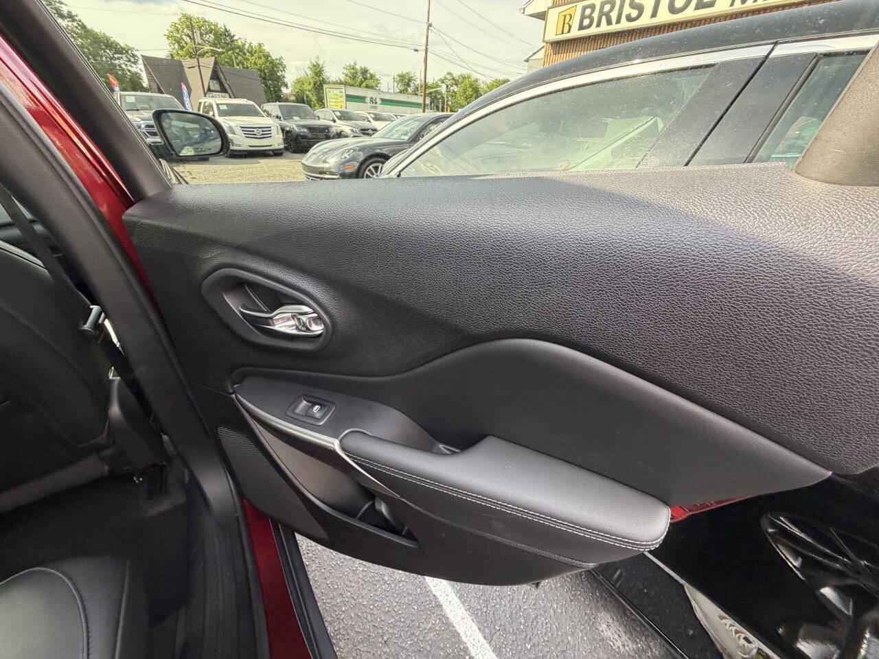 Used 2021 Jeep Cherokee Latitude Lux FWD image 15