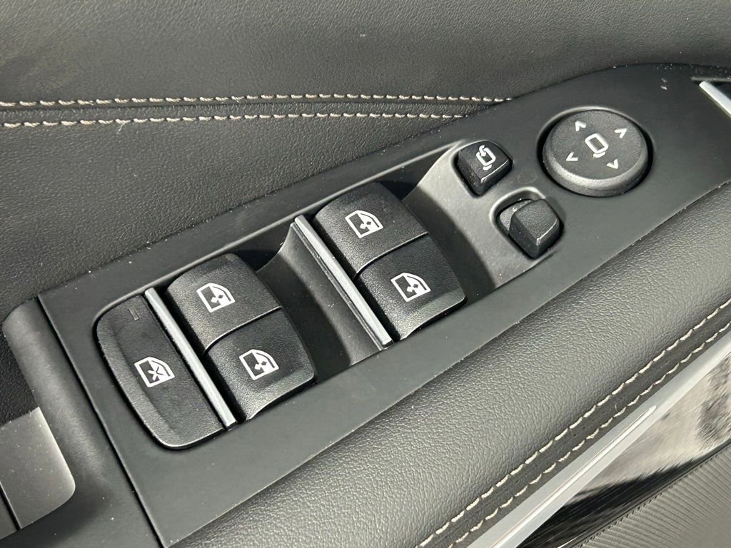 Used 2025 BMW X5 xDrive40i w/ M Sport Package AWD/4WD image 39