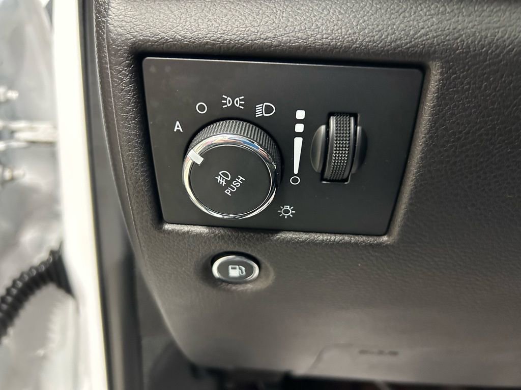 Used 2019 Jeep Grand Cherokee Altitude image 13