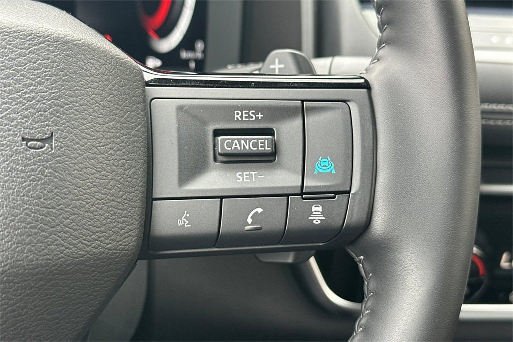 Used 2025 Nissan Rogue SL image 29