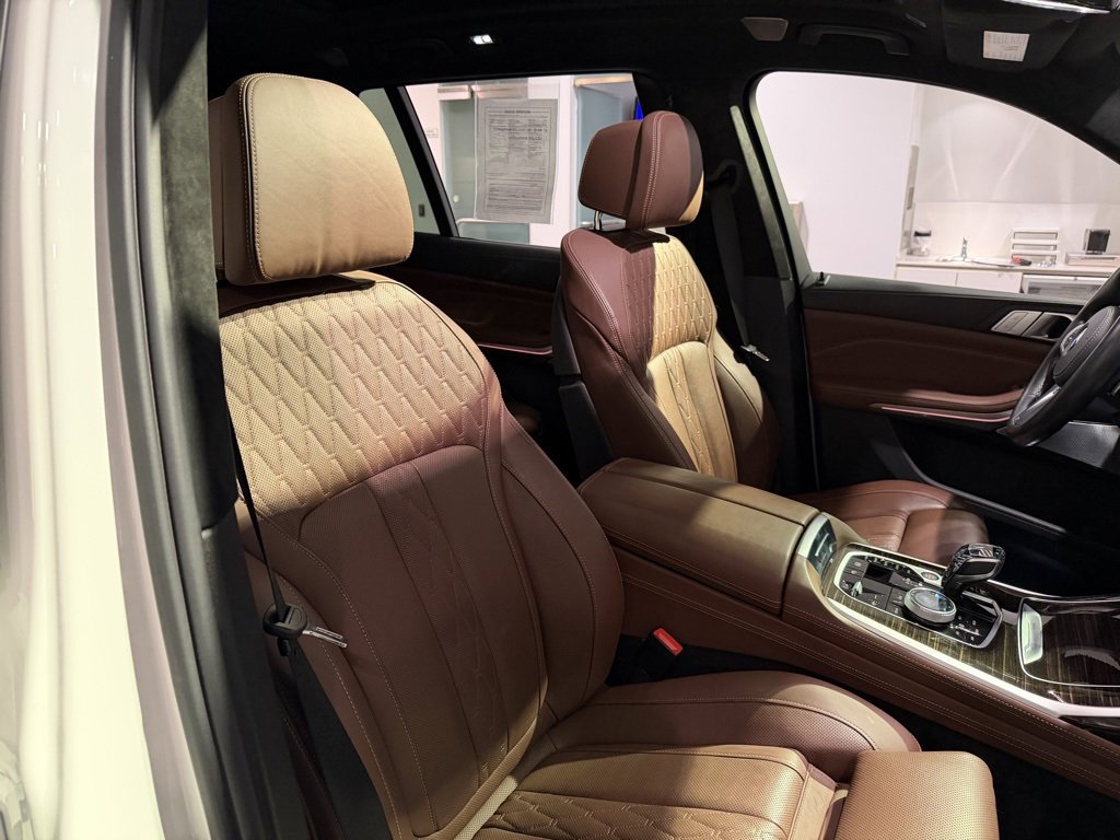 Used 2020 BMW X7 M50i image 24