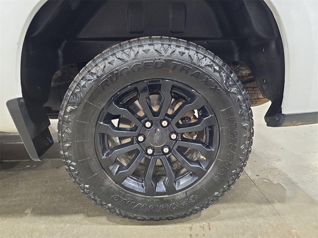 Used 2023 Chevrolet Silverado 1500 LT image 32
