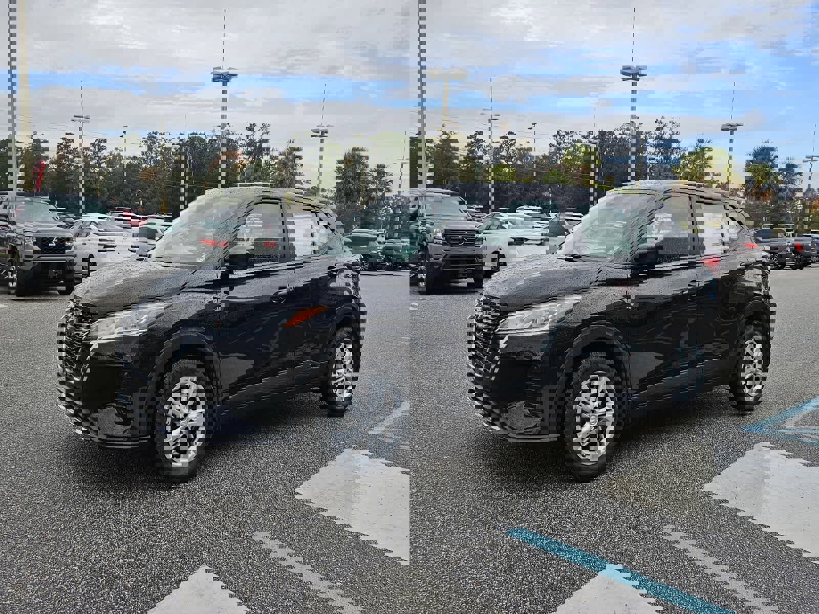 New 2025 Nissan Kicks Play S image 2