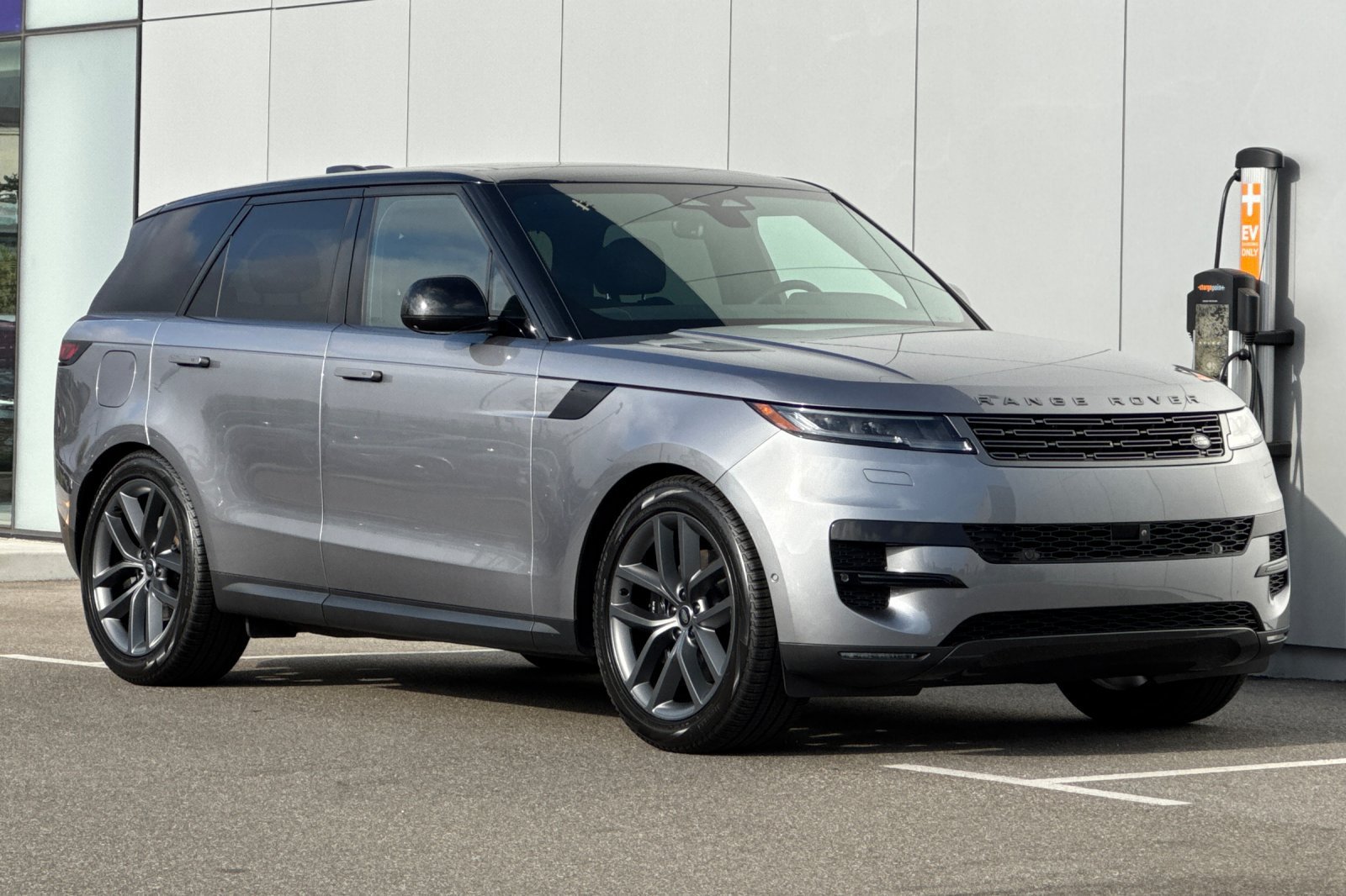 Used 2024 Land Rover Range Rover Sport SE AWD/4WD image 7