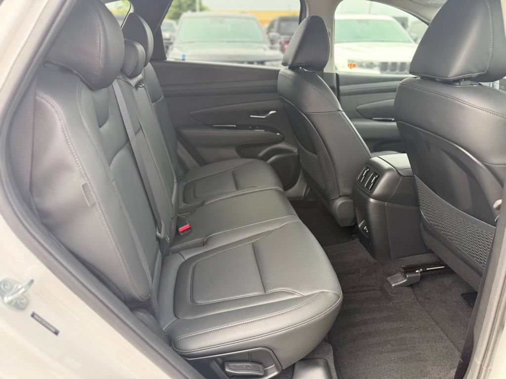Used 2025 Hyundai Tucson Limited AWD/4WD image 31