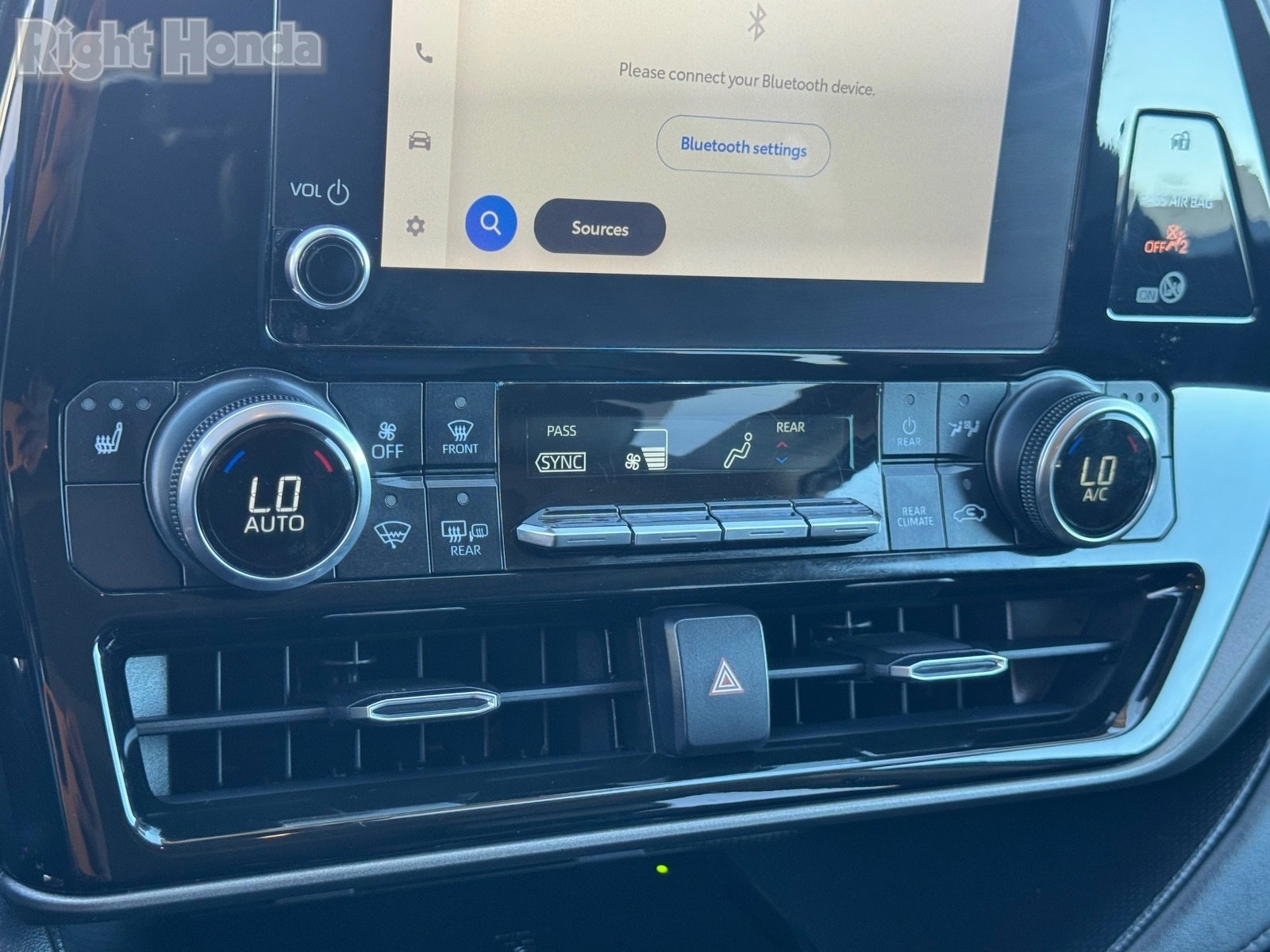 Used 2023 Toyota Highlander XLE image 30