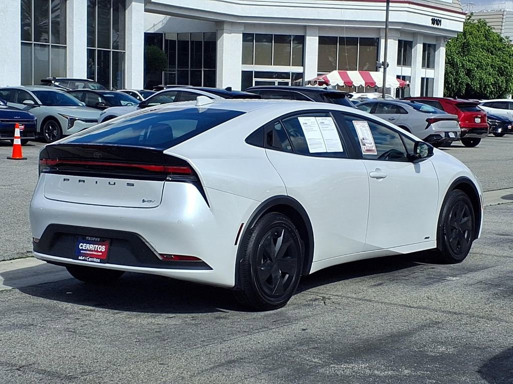 Used 2024 Toyota Prius LE image 5