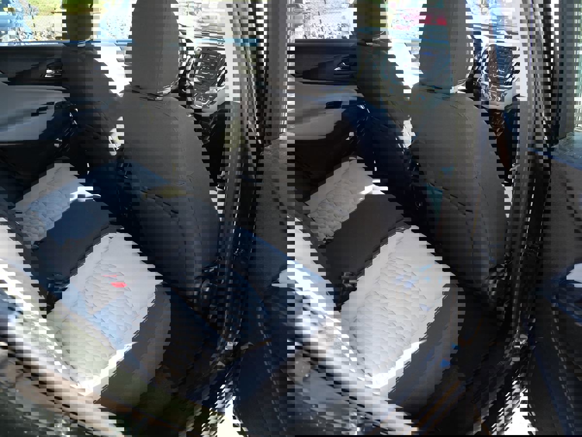 Used 2021 Chevrolet Equinox LS image 27