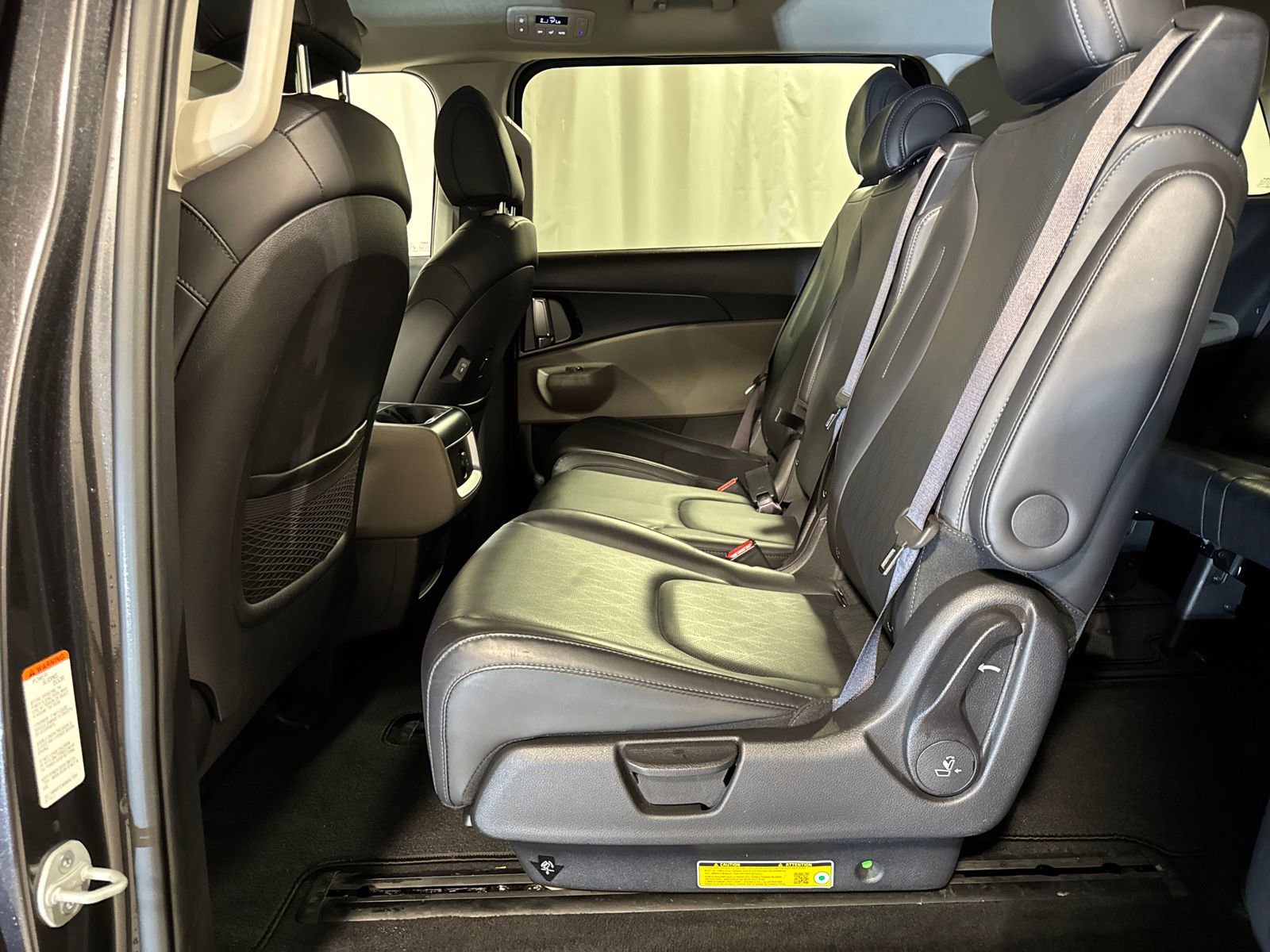Used 2025 Kia Carnival FWD image 11