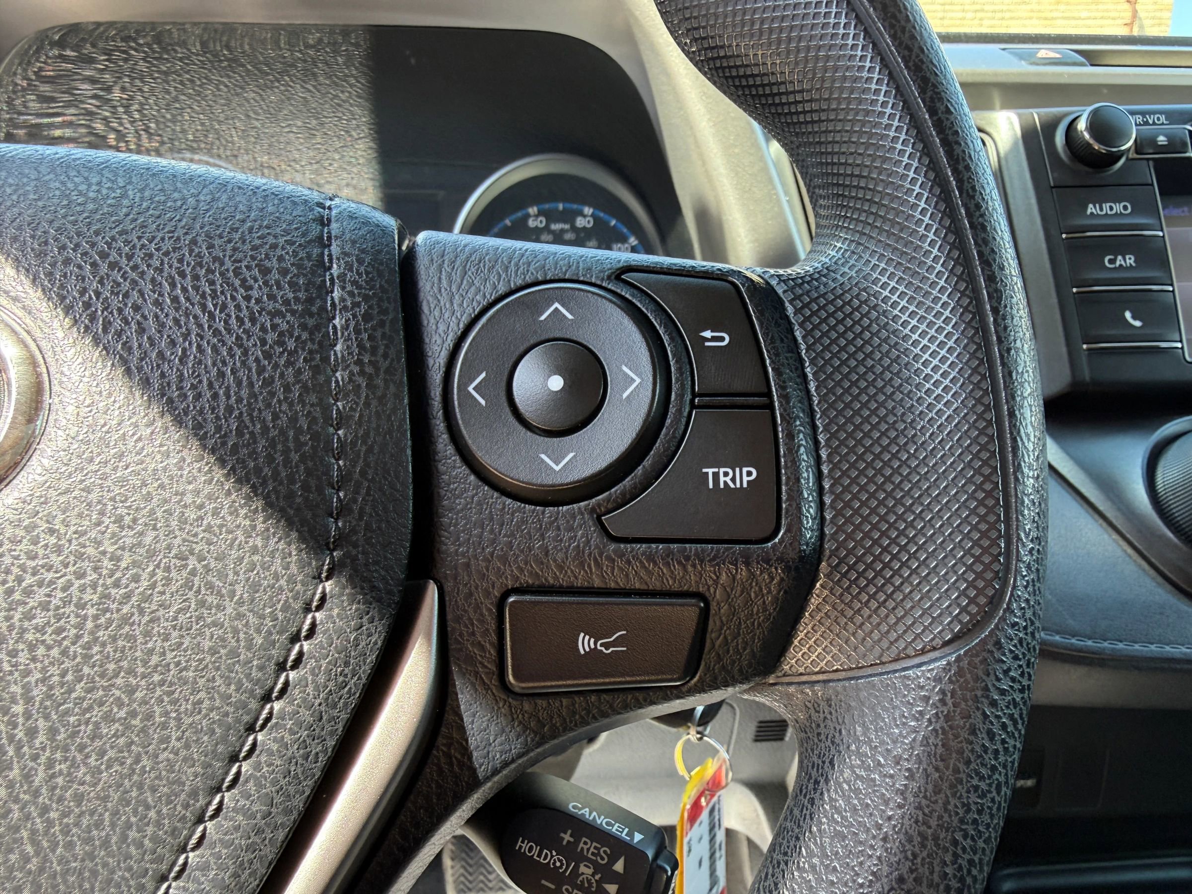 Used 2018 Toyota RAV4 LE image 21