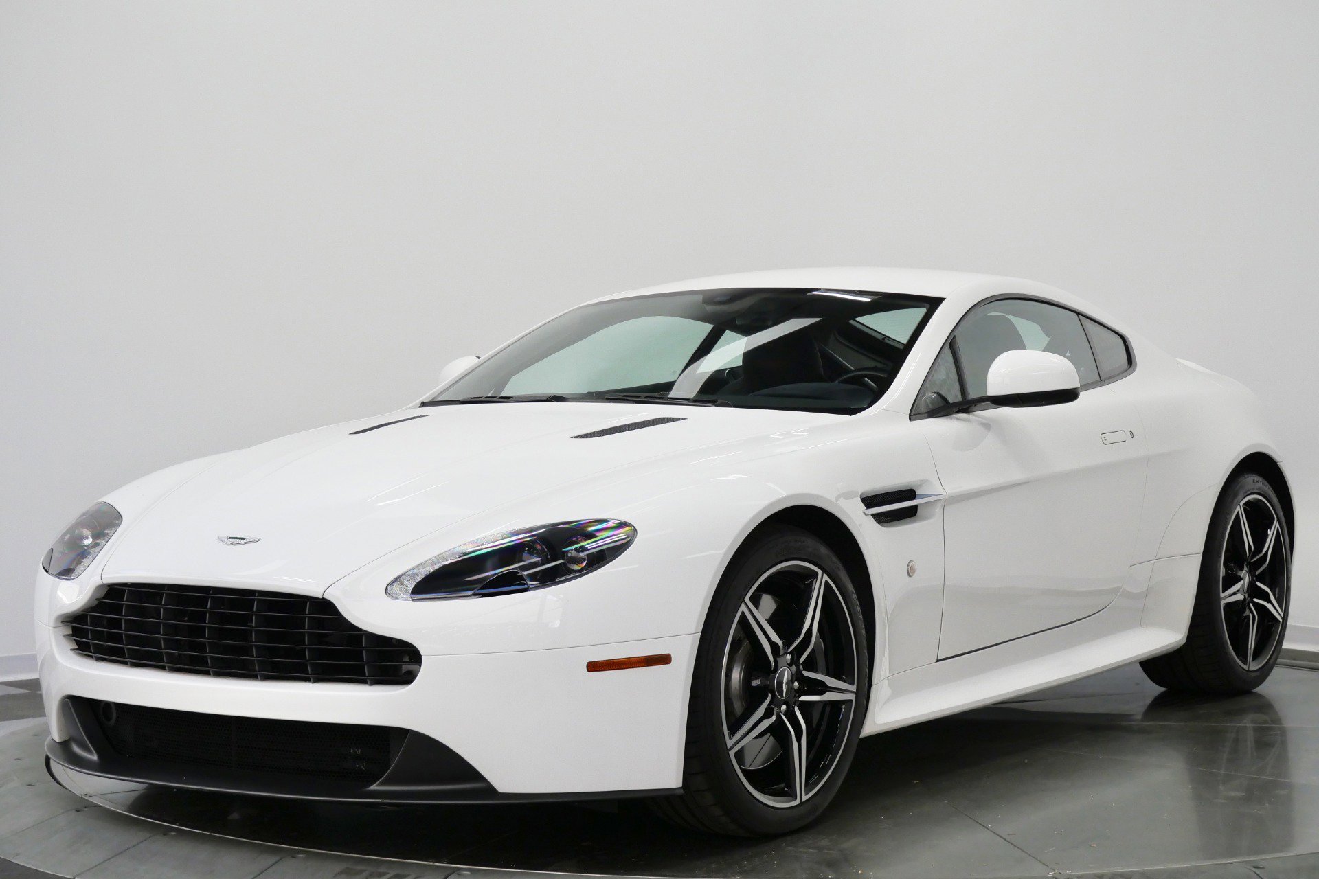 Used 2016 Aston Martin V8 Vantage GT RWD image 5