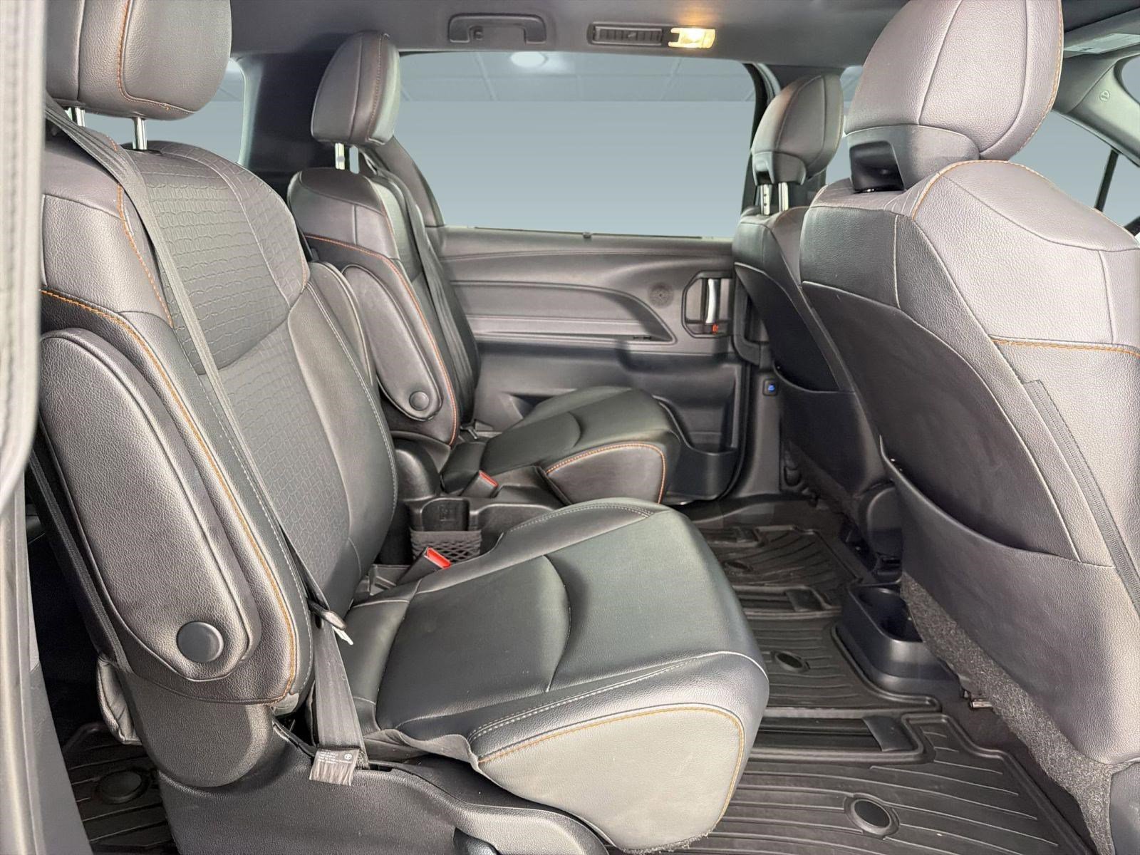 Used 2021 Toyota Sienna XSE w/ XSE Plus Package image 29