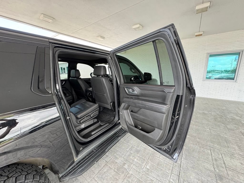 Used 2022 Chevrolet Suburban RST w/ Luxury Package RWD image 25