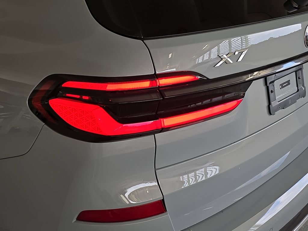 Certified 2024 BMW X7 xDrive40i w/ M Sport Package AWD/4WD image 33