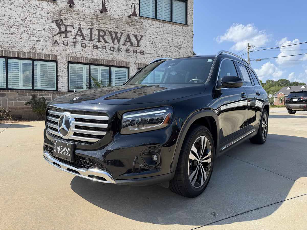 Used 2025 Mercedes-Benz GLB 250 image 2