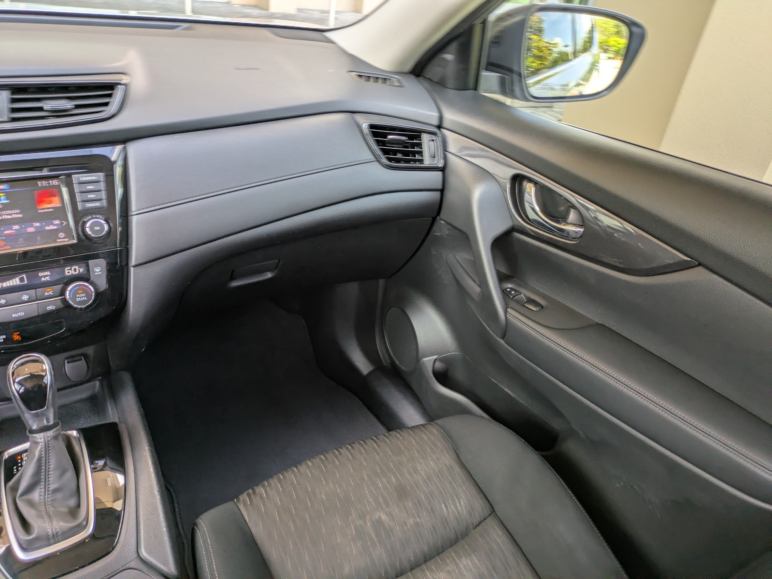 Used 2018 Nissan Rogue SV FWD image 16