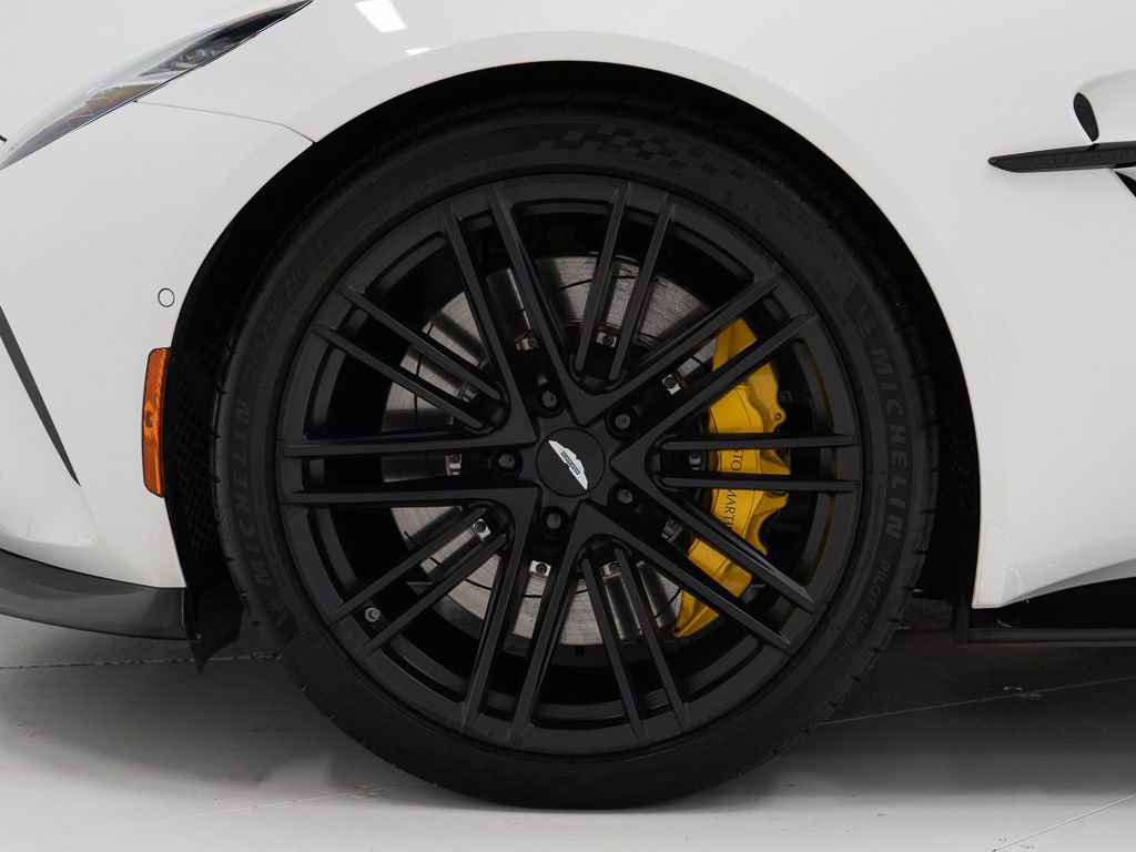 Used 2025 Aston Martin V8 Vantage Coupe image 33