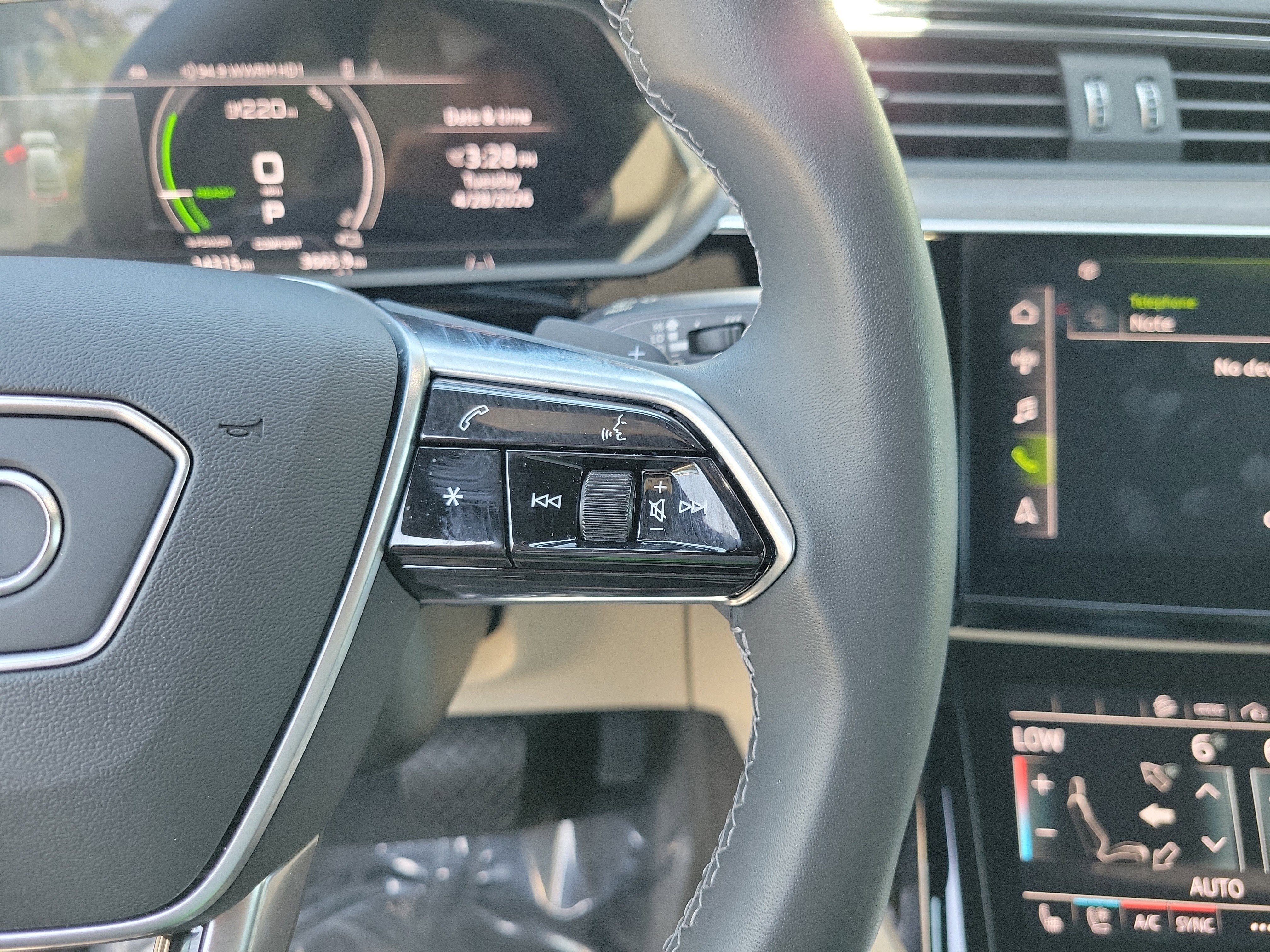 Used 2024 Audi Q8 e-tron Premium Plus w/ Premium Plus Package AWD/4WD image 29