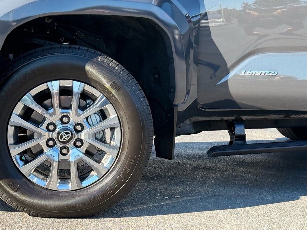 Used 2024 Toyota Tacoma 4x4 Double Cab image 3