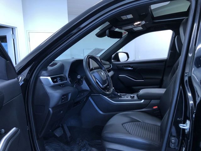 Certified 2025 Toyota Highlander XSE AWD/4WD image 10