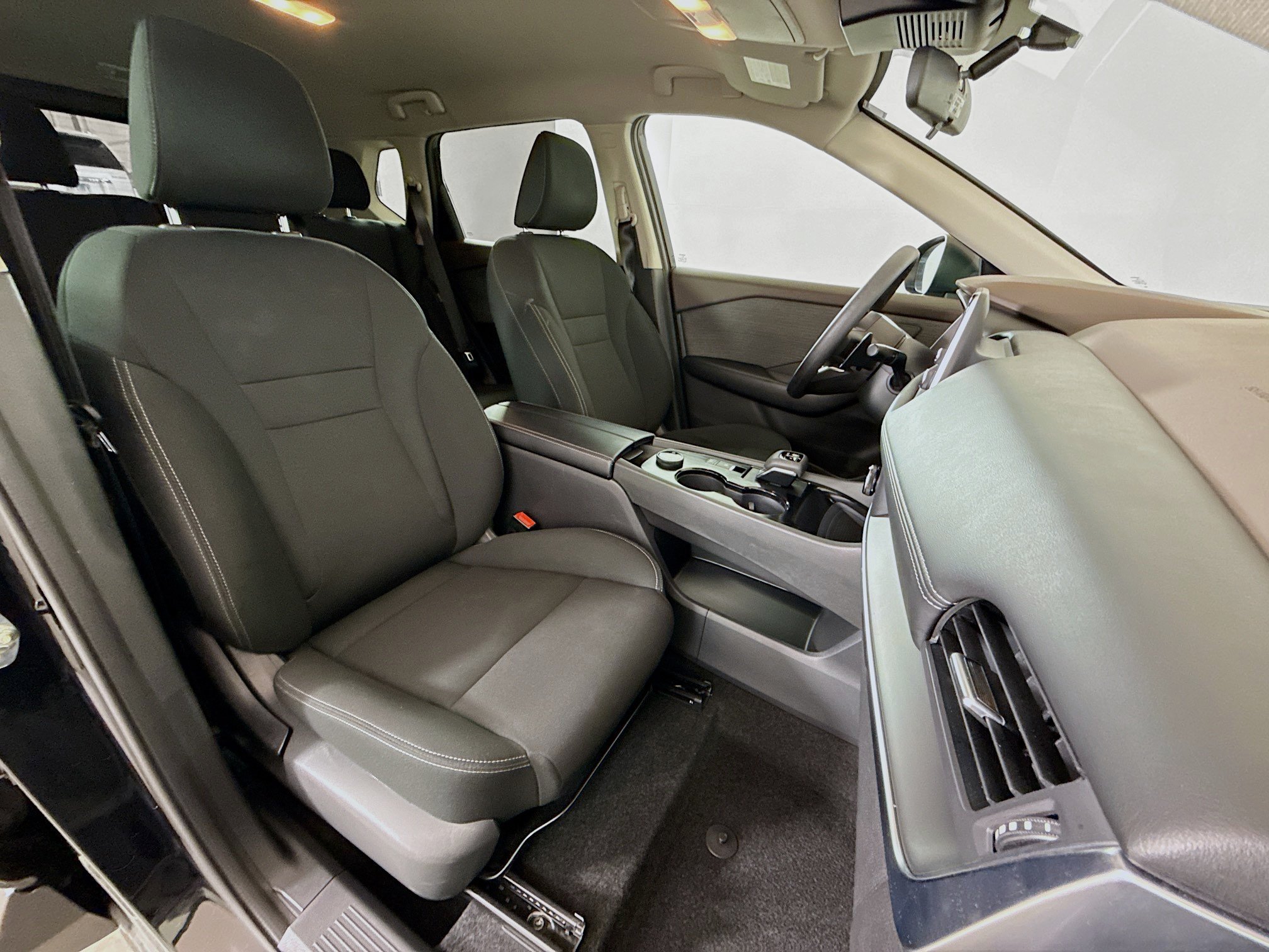 Used 2023 Nissan Rogue S AWD/4WD image 24