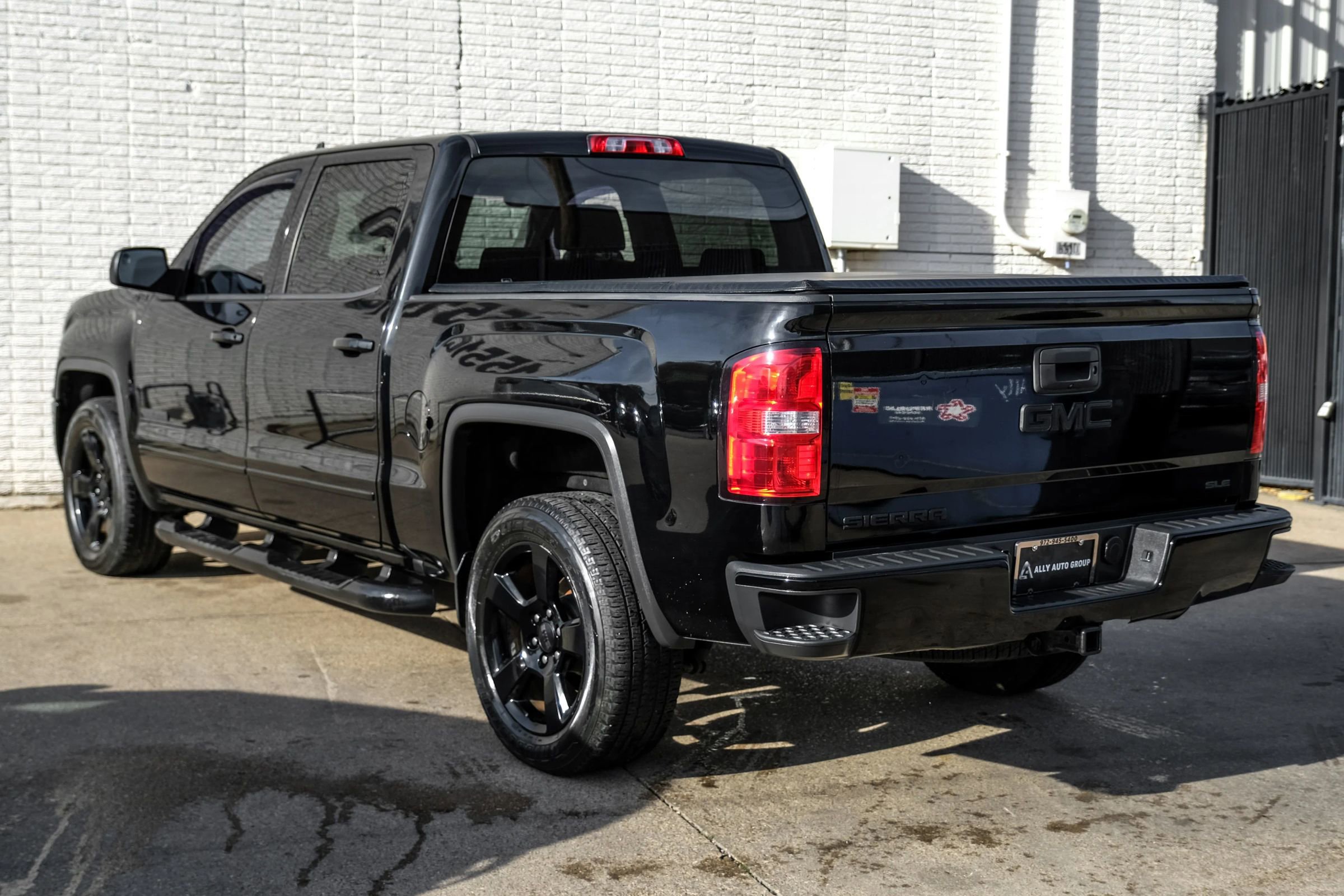 Used 2017 GMC Sierra 1500 SLE w/ SLE Value Package image 9