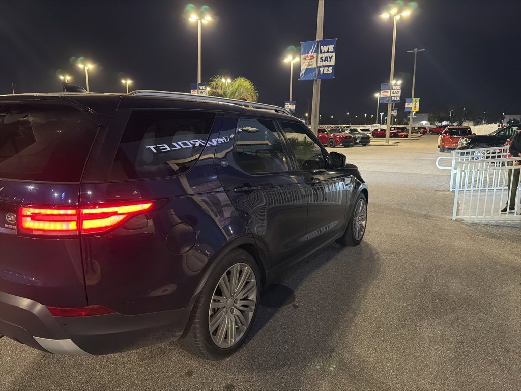 Used 2018 Land Rover Discovery HSE image 4