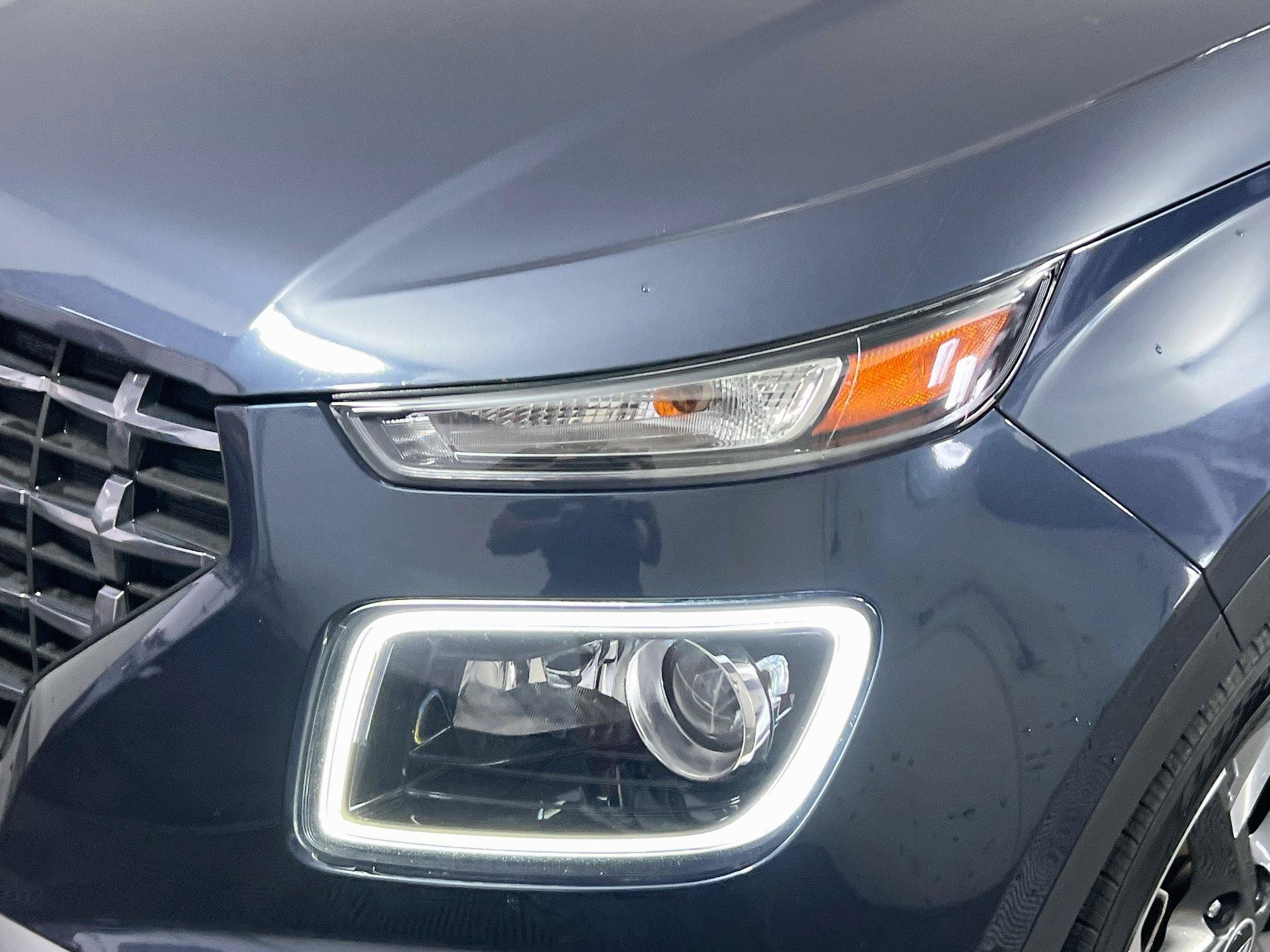 Used 2024 Hyundai Venue Limited FWD image 11