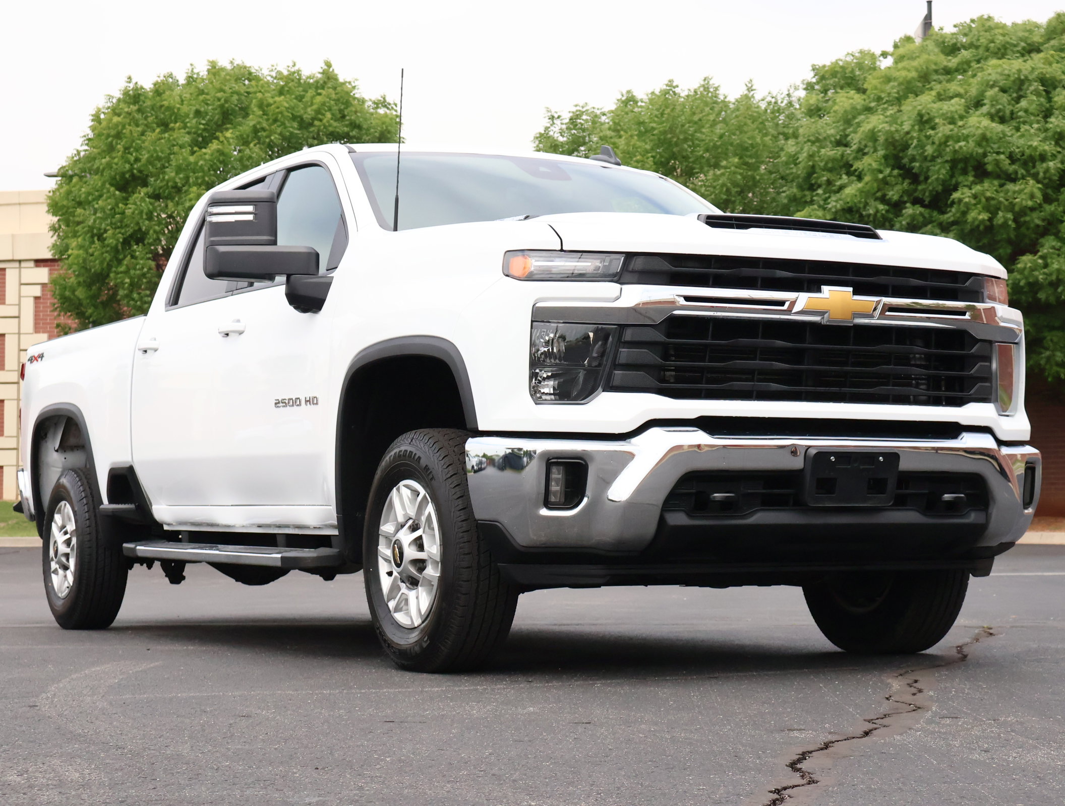 Used 2025 Chevrolet Silverado 2500 LT w/ Convenience Package AWD/4WD image 1