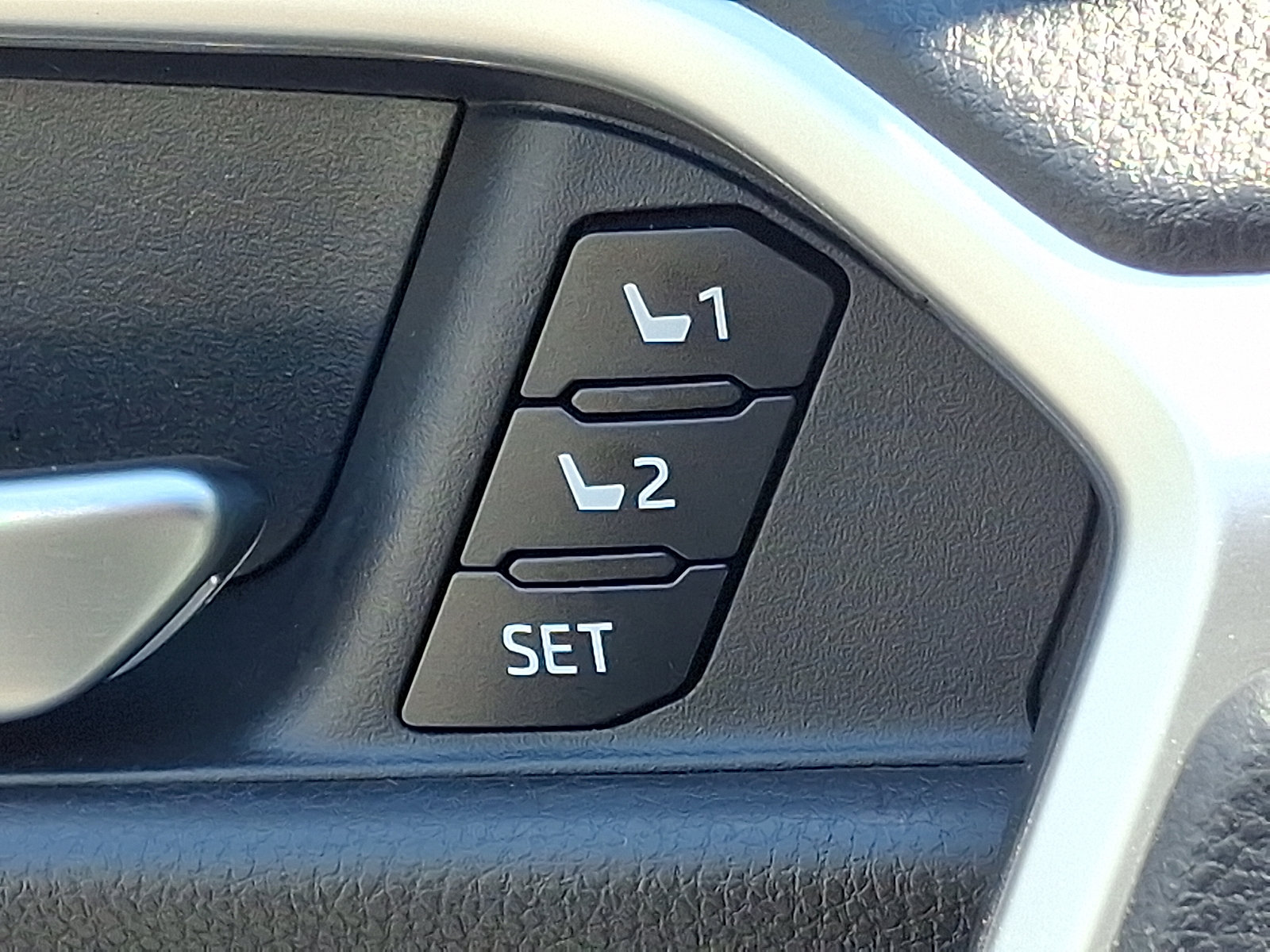 Used 2025 Toyota RAV4 XLE Premium w/ Weather Package AWD/4WD image 30