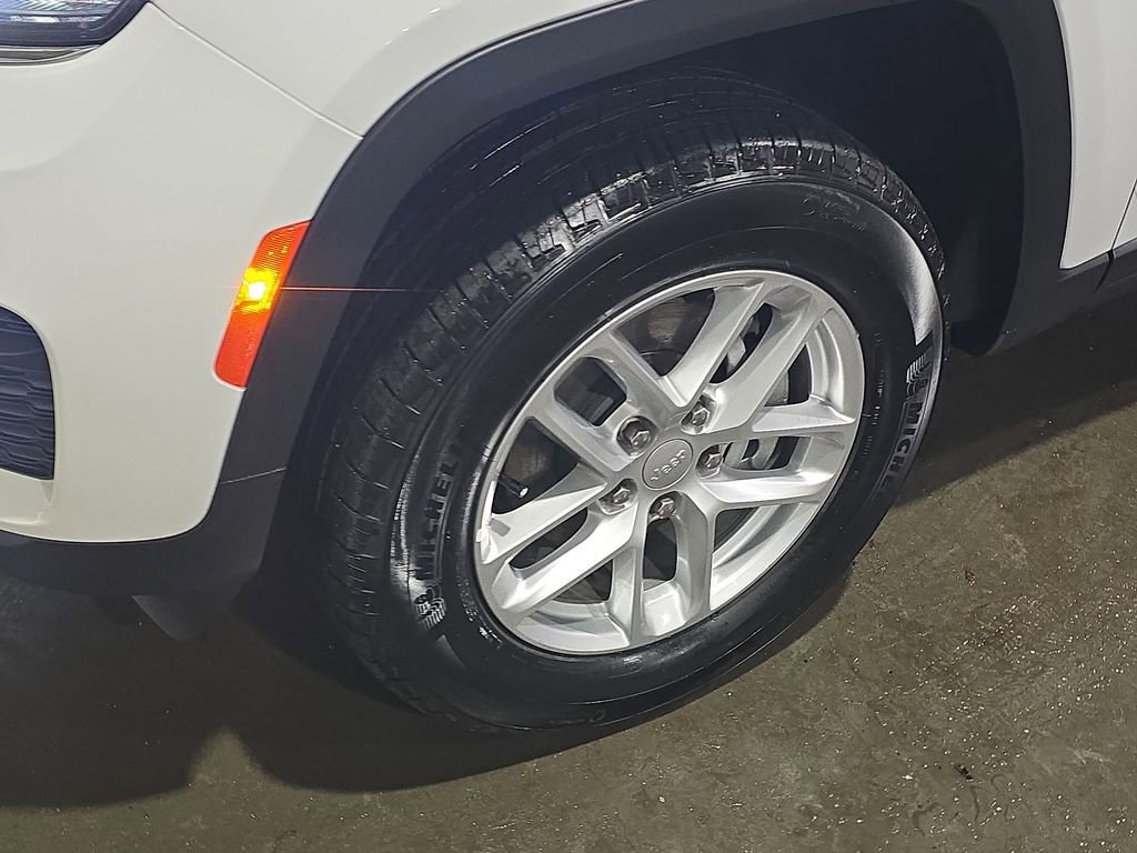 New 2025 Jeep Grand Cherokee Laredo X w/ Trailer Tow Package image 15