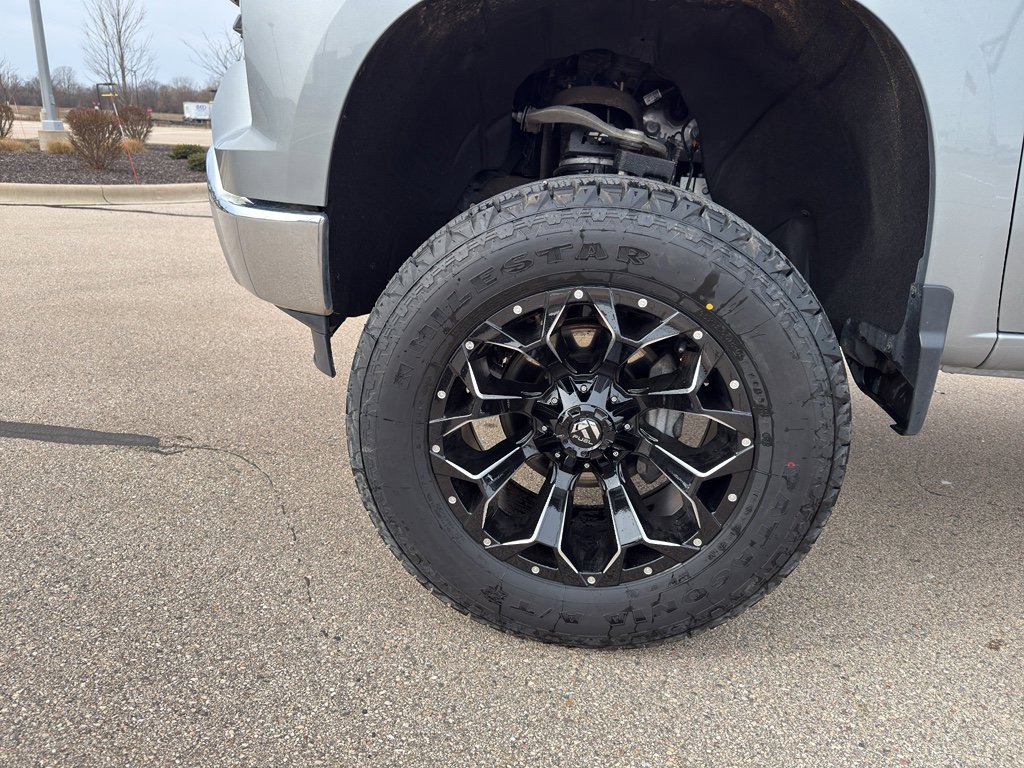 Used 2025 Chevrolet Silverado 1500 LT AWD/4WD image 9