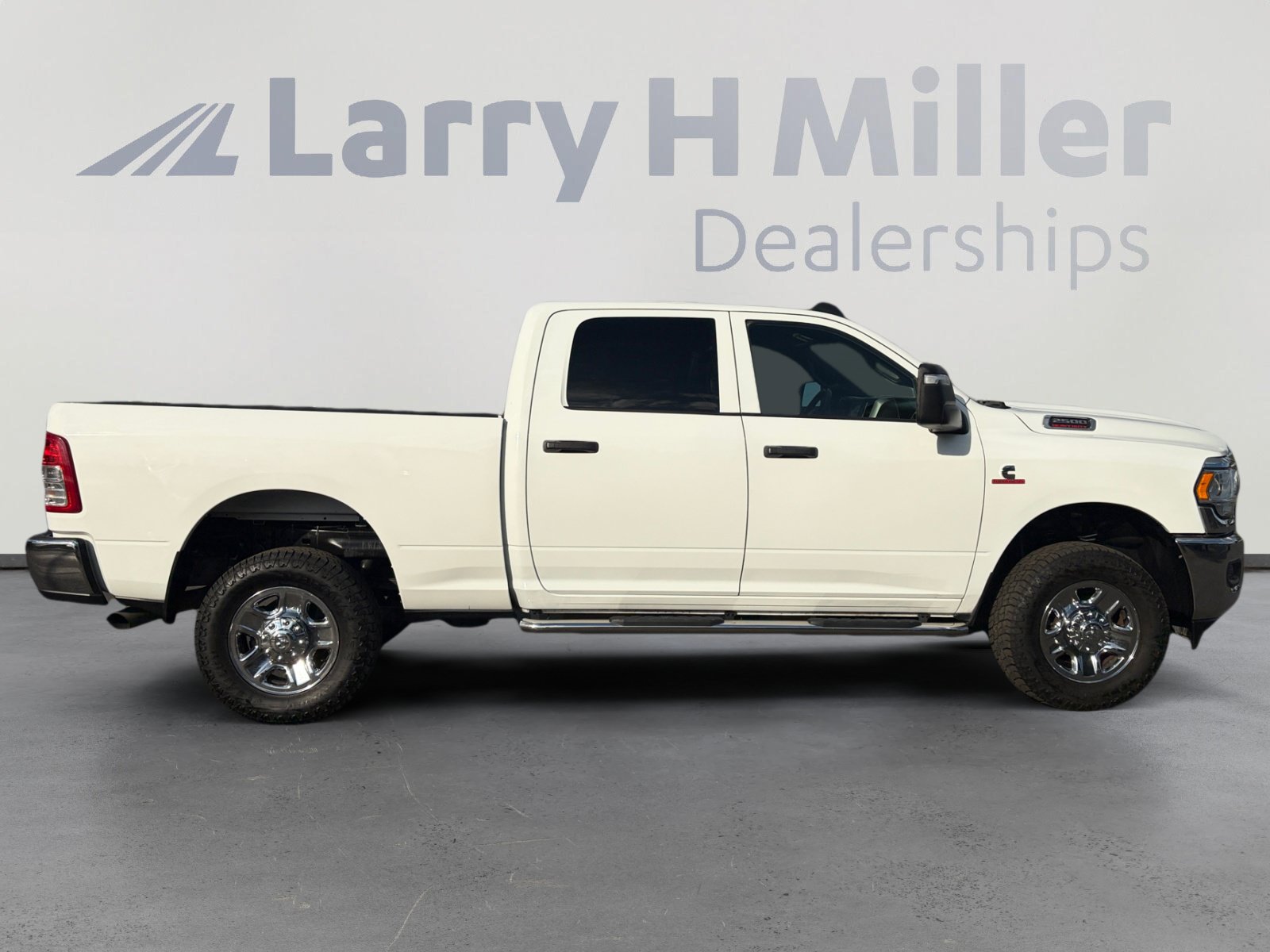 Used 2023 RAM 2500 Tradesman w/ Chrome Appearance Group AWD/4WD image 6