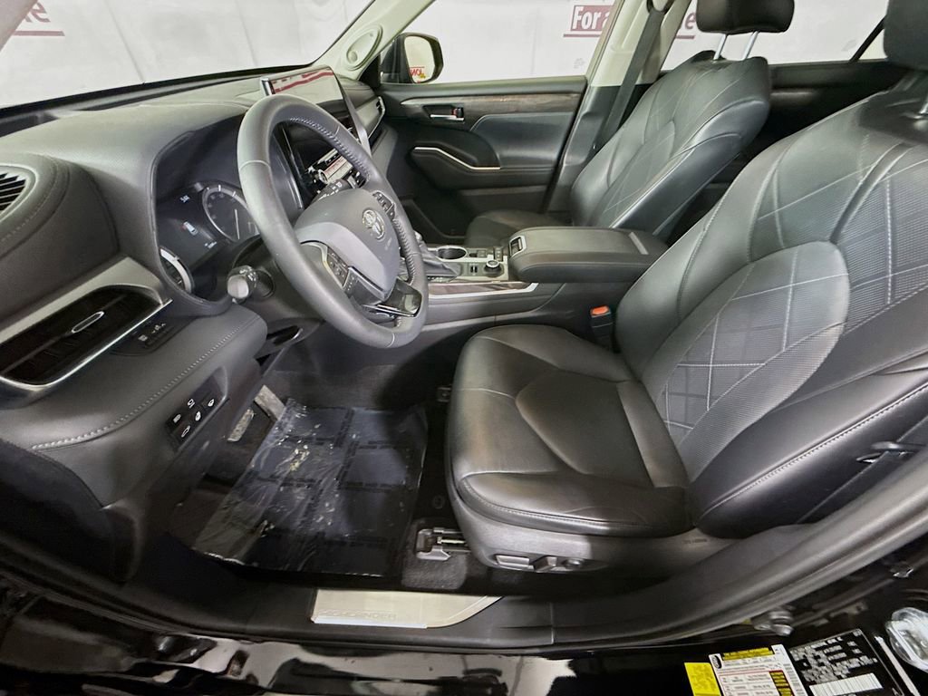 Certified 2021 Toyota Highlander Platinum image 27